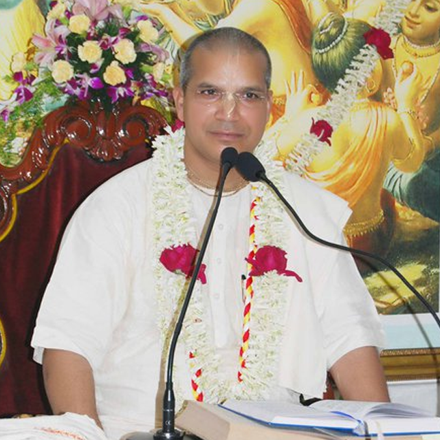 Devaki Nandana Dasa delivering a spiritual lecture